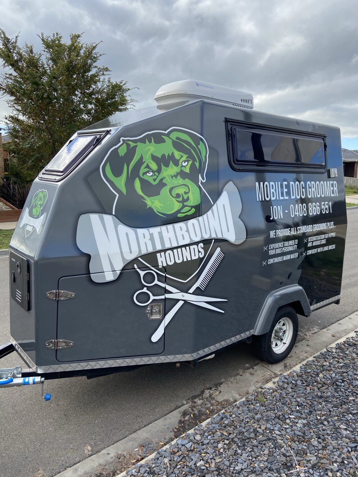 Northbound Hounds mobile grooming trailer